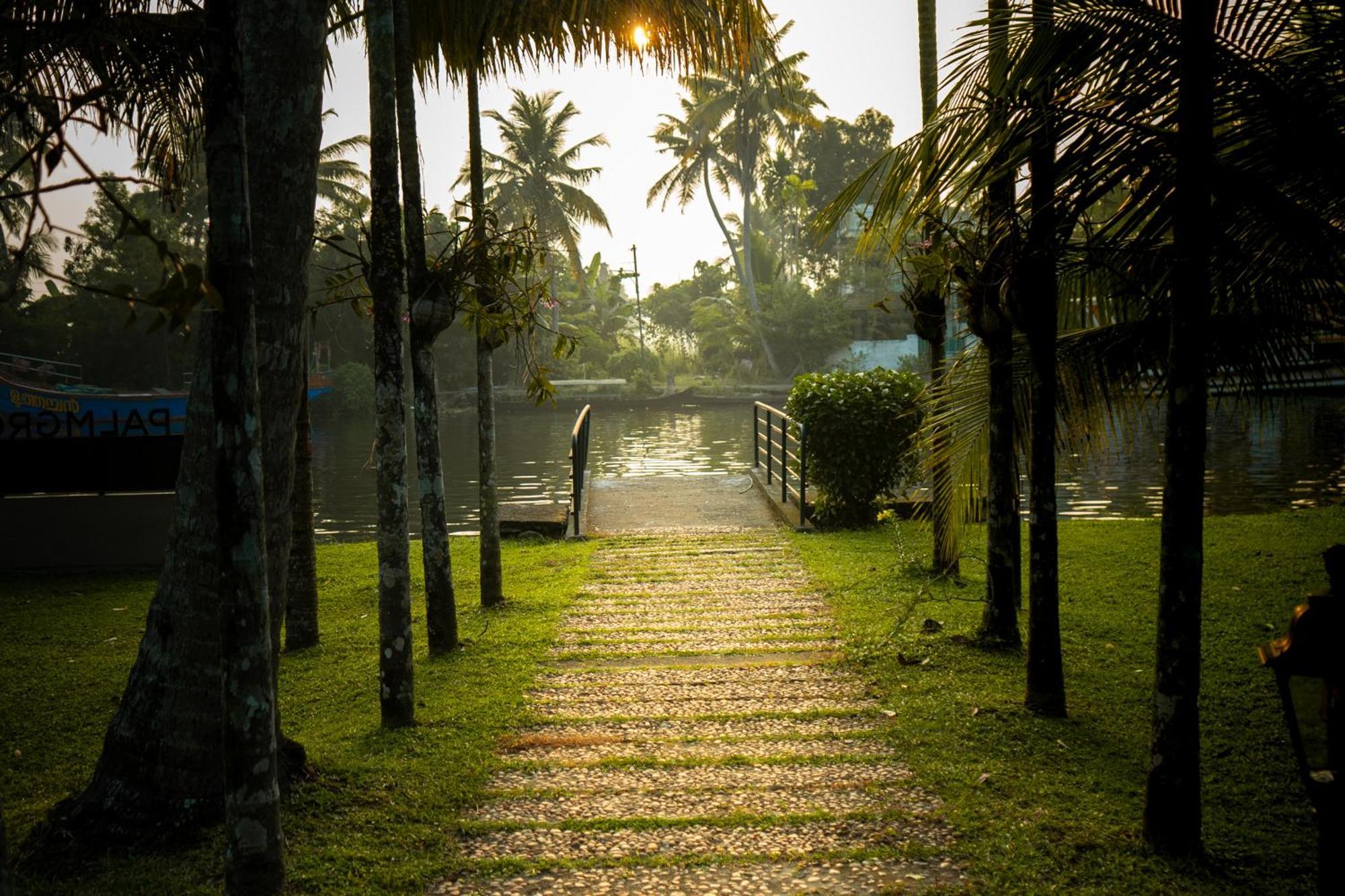 Palmgrove Lake Resort Alappuzha Εξωτερικό φωτογραφία